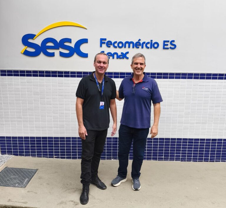 Eduardo Tristão, gerente do SESC Colatina, e Moacyr Artemes Menegatti Júnior, vice-presidente da Fecomércio-ES e presidente do Sindilojistas Colatina.