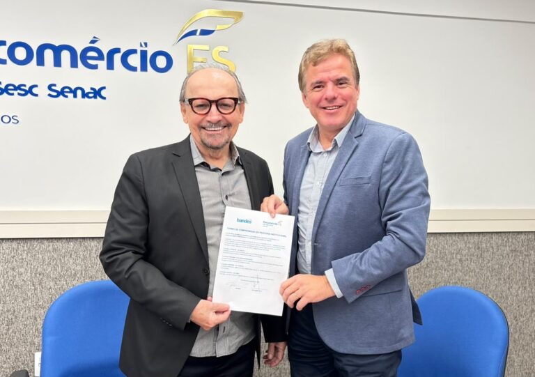 Idalberto Moro, presidente da Fecomércio-ES, e Marcos Kneip, diretor de Negócios do Bandes