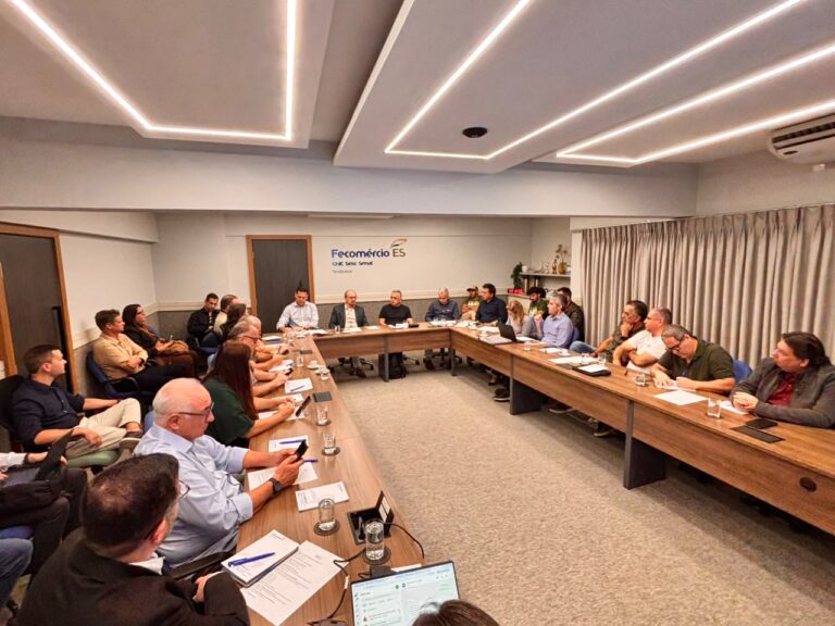 CET-ES fortalece articulação entre municípios e entidades para impulsionar o turismo capixaba no Verão 2026/2027